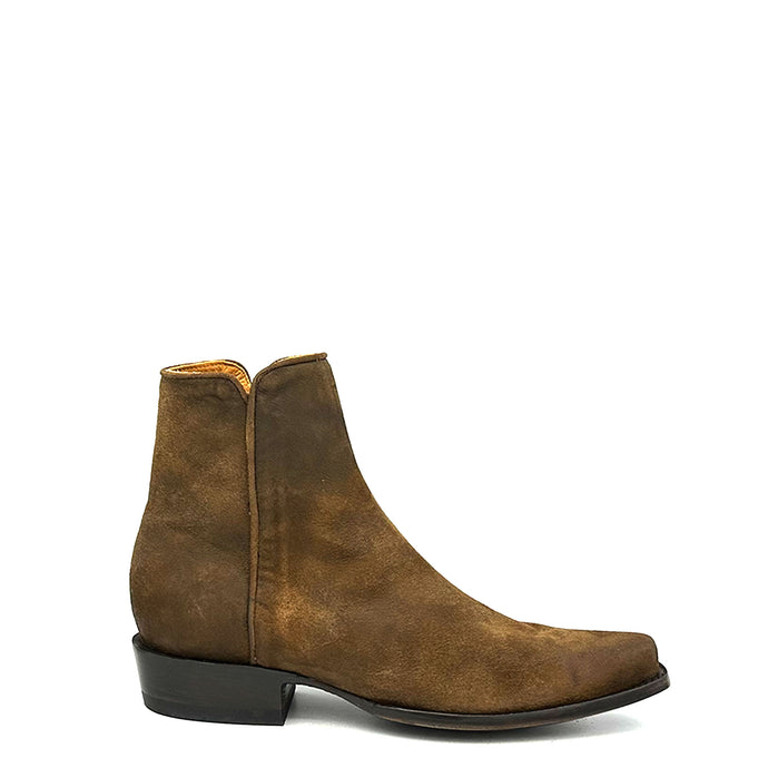 Boot Star Otis in camel suede is a men's handmade ankle zip cowboy boot. Two-tone brown cowhide leather. Tan leather lining. 7